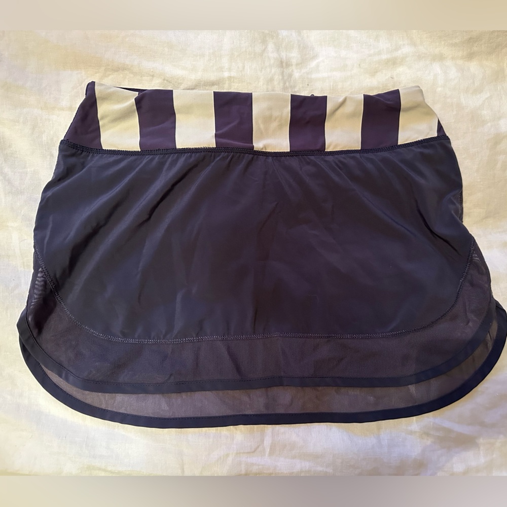 Lululemon navy running skirt with stripe waistband. Size 6.